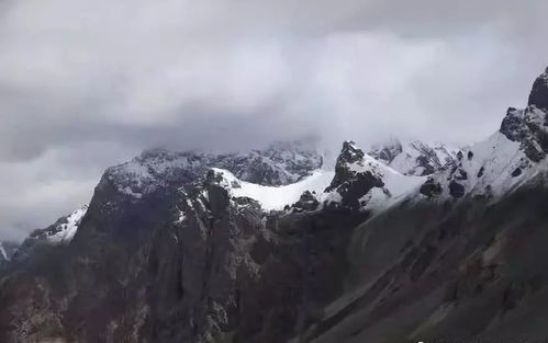 独库公路7月下的那场大雪，一场突如其来的美丽邂逅